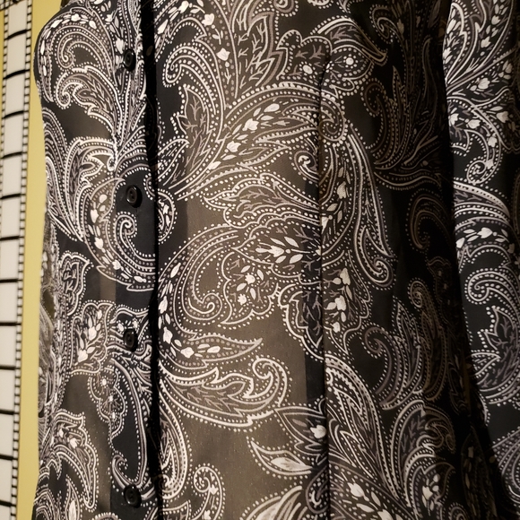 Blouse. - Picture 3 of 6